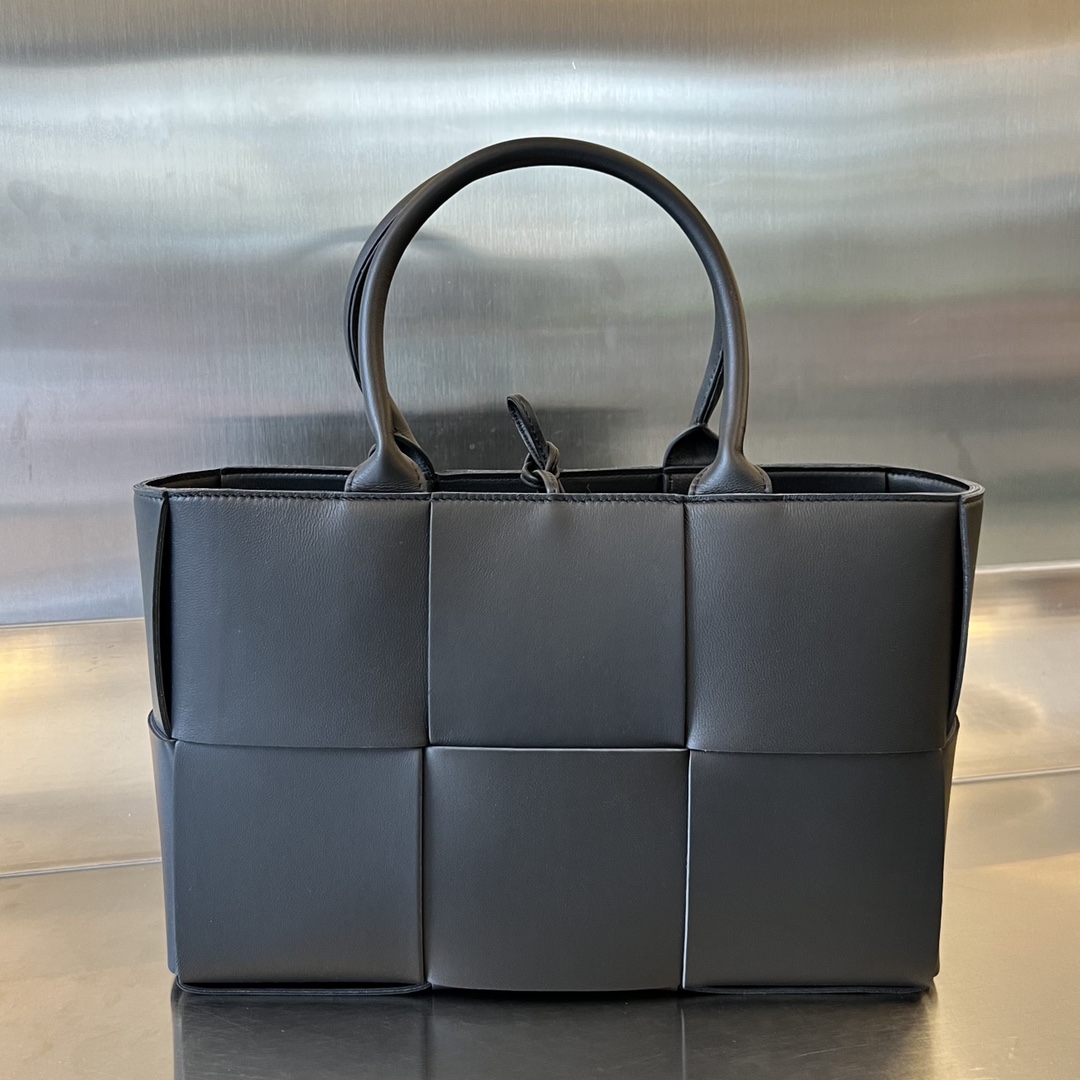 Small Arco Intreccio Leather Tote Bag Black